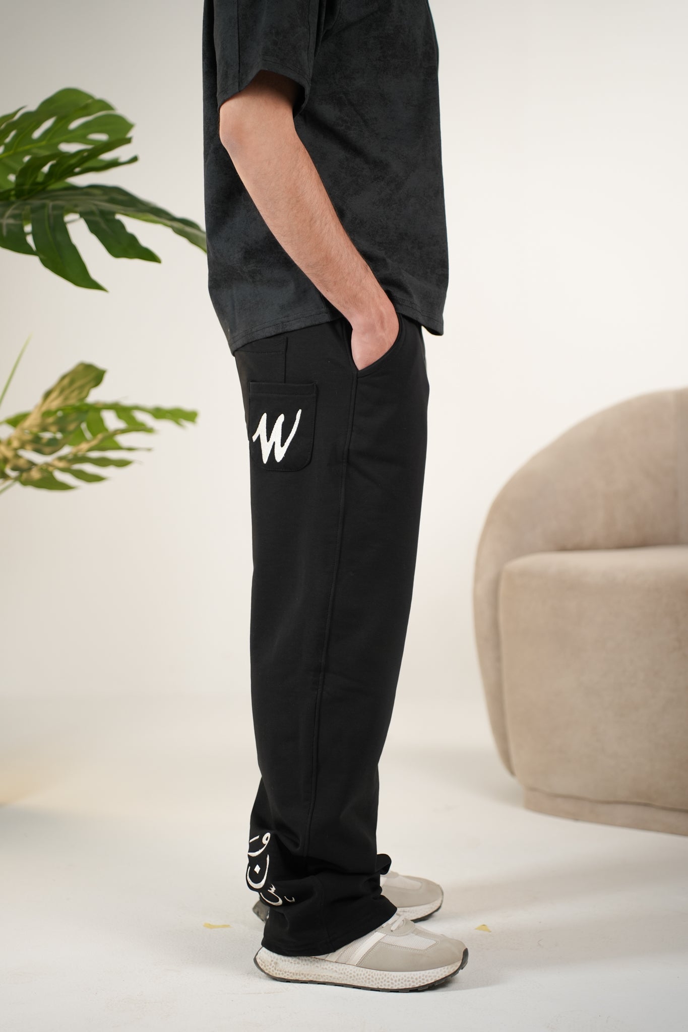 LIGHTWEIGHT BLACK SWEATPANT