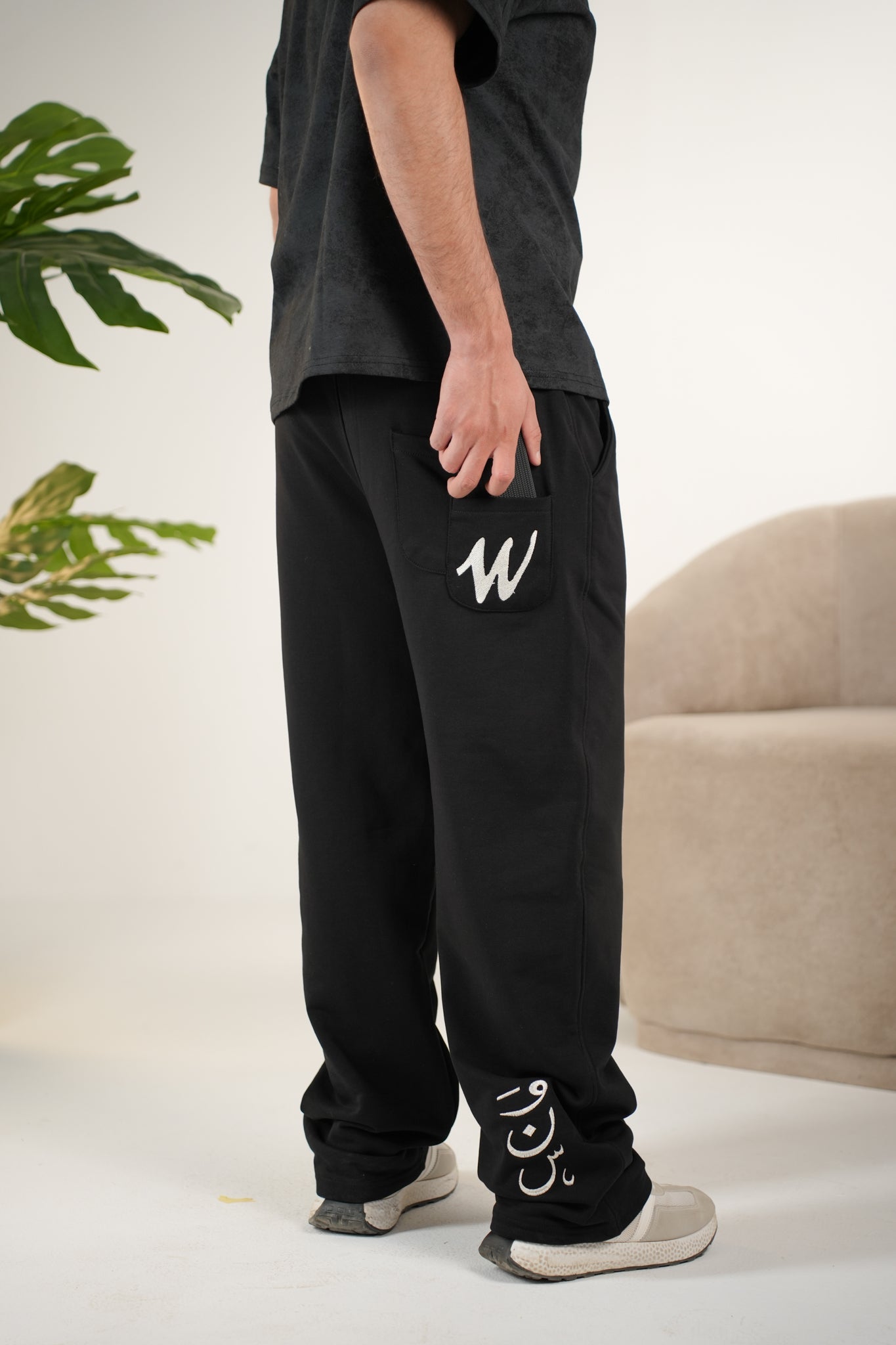LIGHTWEIGHT BLACK SWEATPANT