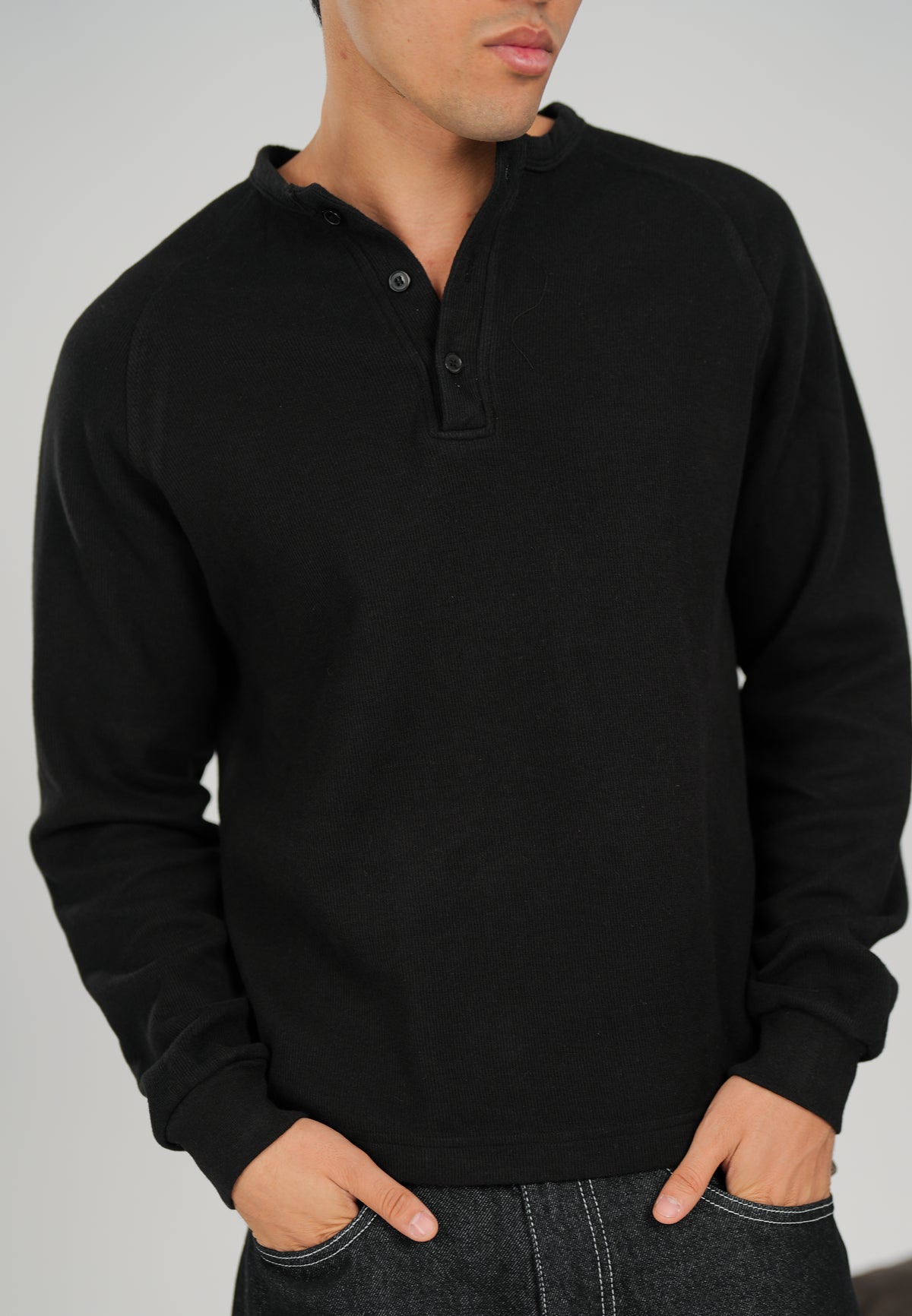 WNS BLACK HENLEY