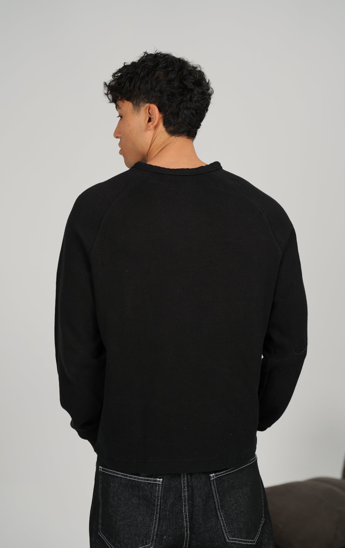WNS BLACK HENLEY